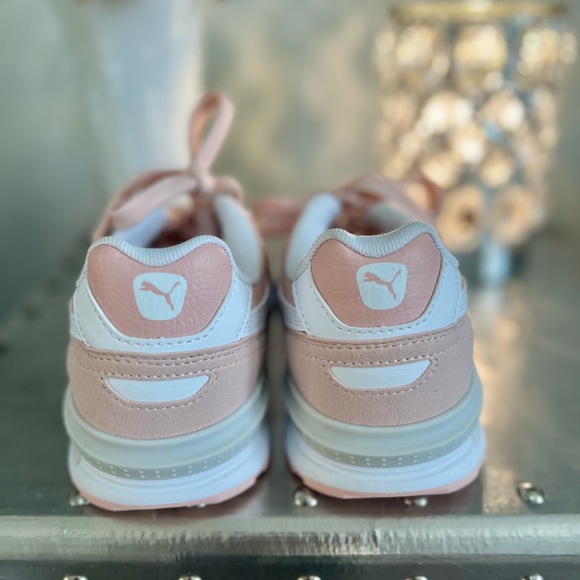 Womens Puma Pink sneakers, new without tags - Picture 3 of 8